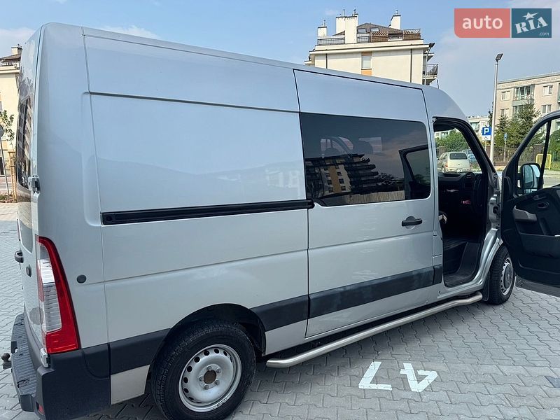 Вантажний фургон Renault Master 2017 в Новояворівську