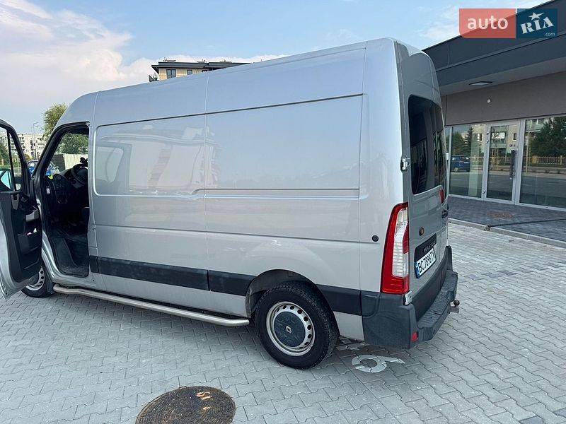 Вантажний фургон Renault Master 2017 в Новояворівську