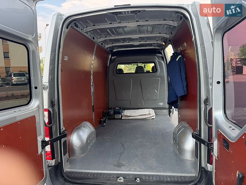 Вантажний фургон Renault Master 2017 в Новояворівську