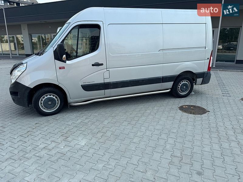 Вантажний фургон Renault Master 2017 в Новояворівську