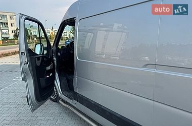 Вантажний фургон Renault Master 2017 в Новояворівську