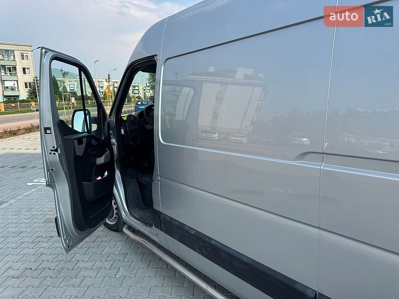 Вантажний фургон Renault Master 2017 в Новояворівську