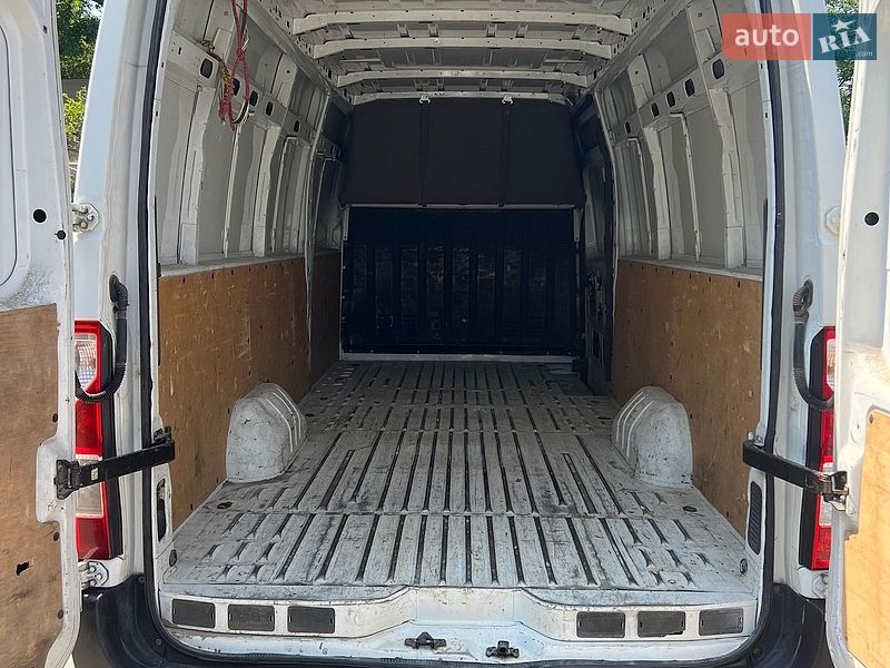 Вантажний фургон Renault Master 2015 в Жовкві