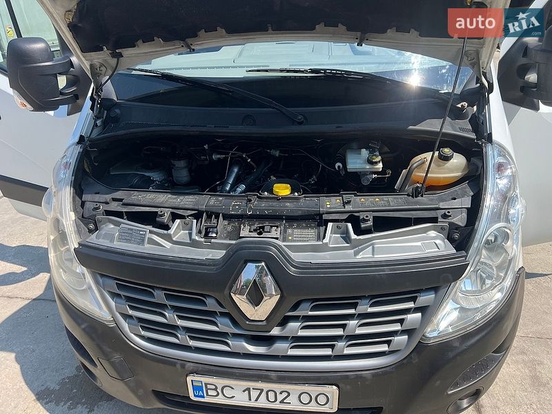 Вантажний фургон Renault Master 2015 в Жовкві