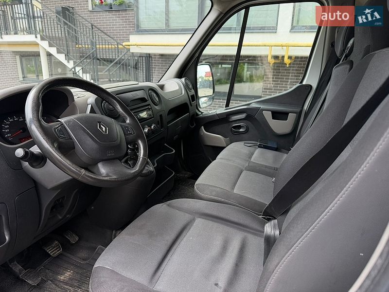 Вантажний фургон Renault Master 2017 в Жовкві