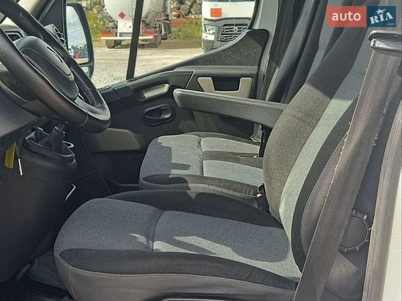 Грузовой фургон Renault Master 2015 в Бартатовом