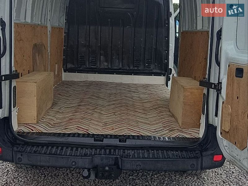 Грузовой фургон Renault Master 2015 в Бартатовом
