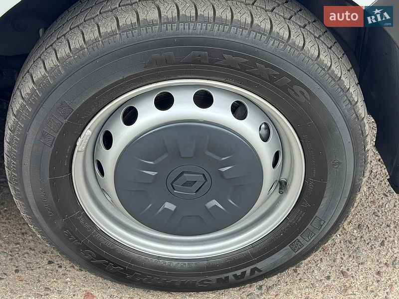 Грузовой фургон Renault Master 2023 в Дубно