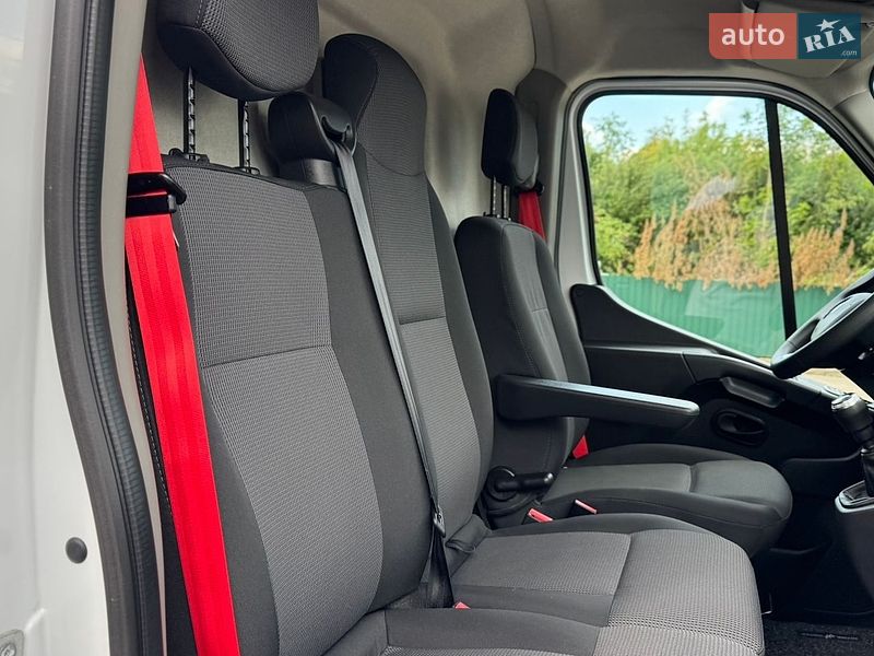 Грузовой фургон Renault Master 2023 в Дубно