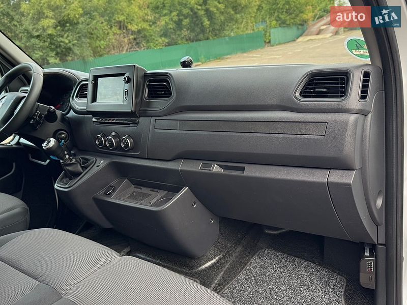 Грузовой фургон Renault Master 2023 в Дубно