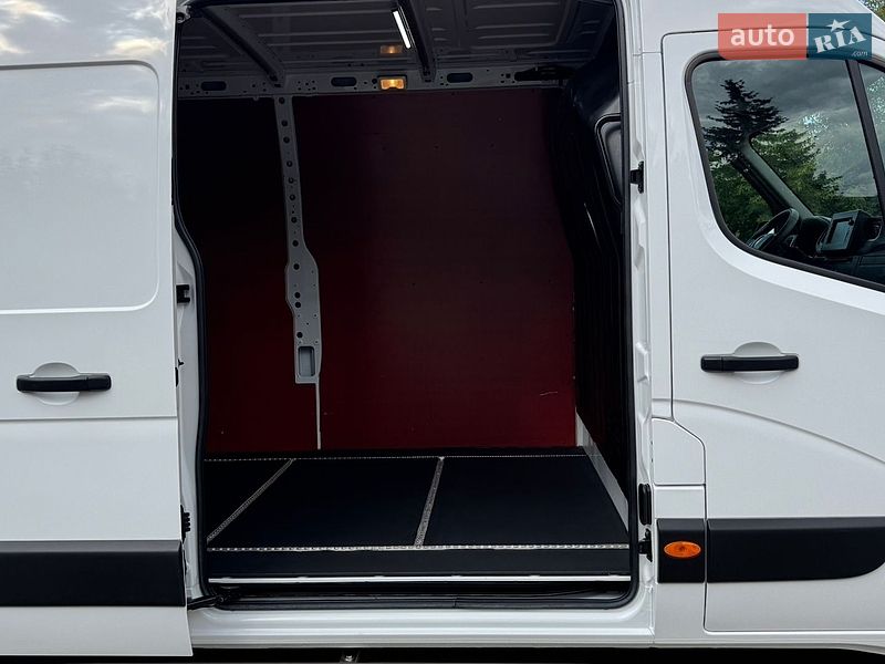 Грузовой фургон Renault Master 2023 в Дубно