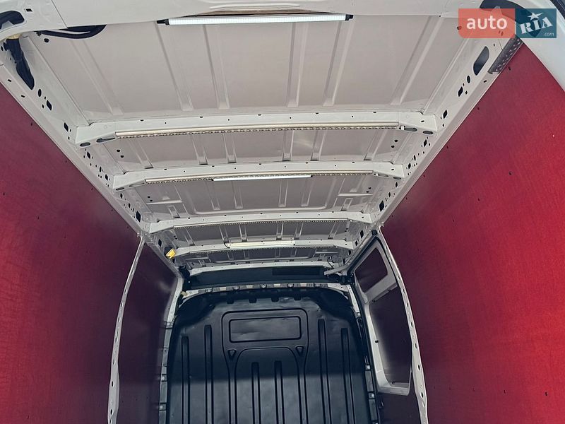 Грузовой фургон Renault Master 2023 в Дубно