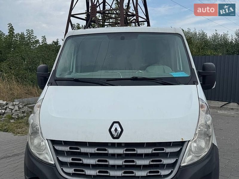 Вантажівки Renault Master