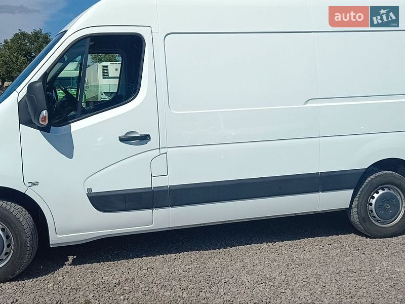 Грузовой фургон Renault Master 2016 в Львове