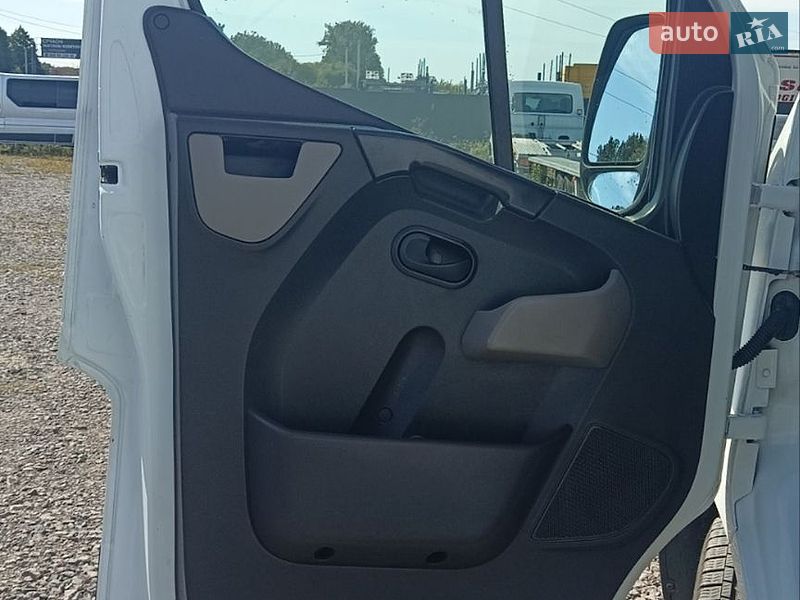 Грузовой фургон Renault Master 2016 в Львове
