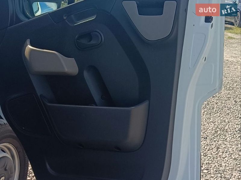 Грузовой фургон Renault Master 2016 в Львове