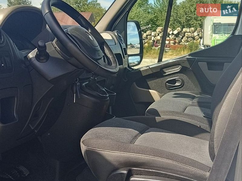 Грузовой фургон Renault Master 2016 в Львове