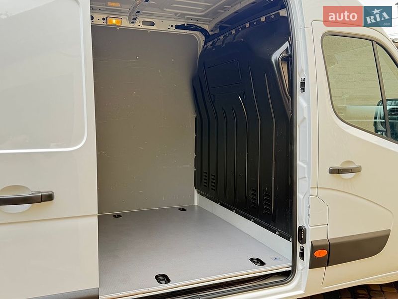 Грузовой фургон Renault Master 2022 в Киеве