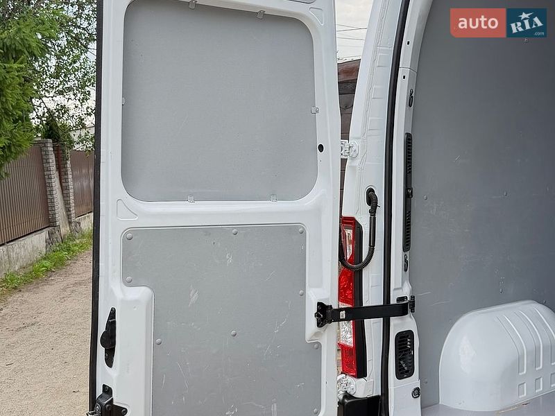 Грузовой фургон Renault Master 2022 в Киеве
