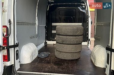 Грузовой фургон Renault Master 2016 в Жовкве