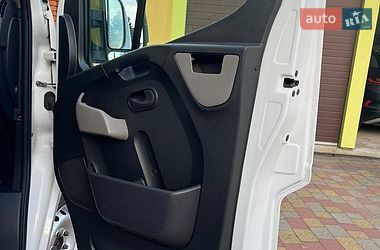 Грузовой фургон Renault Master 2016 в Жовкве