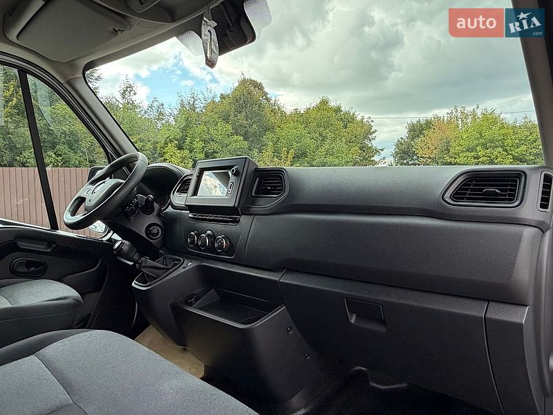 Грузовой фургон Renault Master 2023 в Млинове