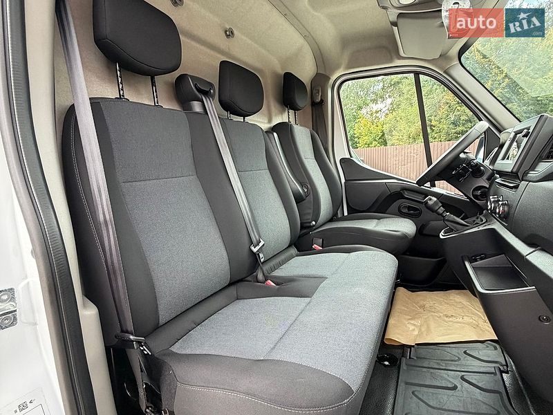 Грузовой фургон Renault Master 2023 в Млинове