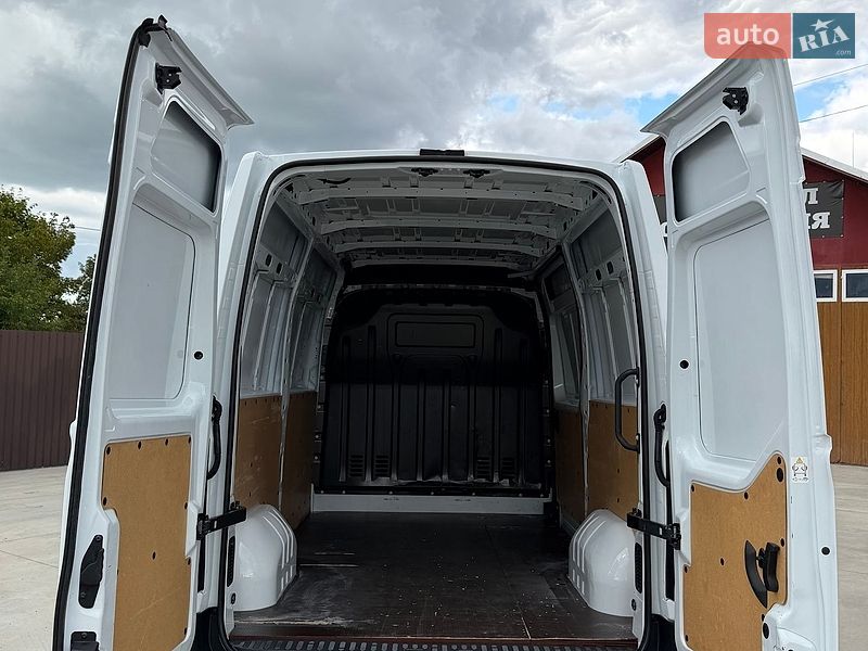 Грузовой фургон Renault Master 2023 в Млинове
