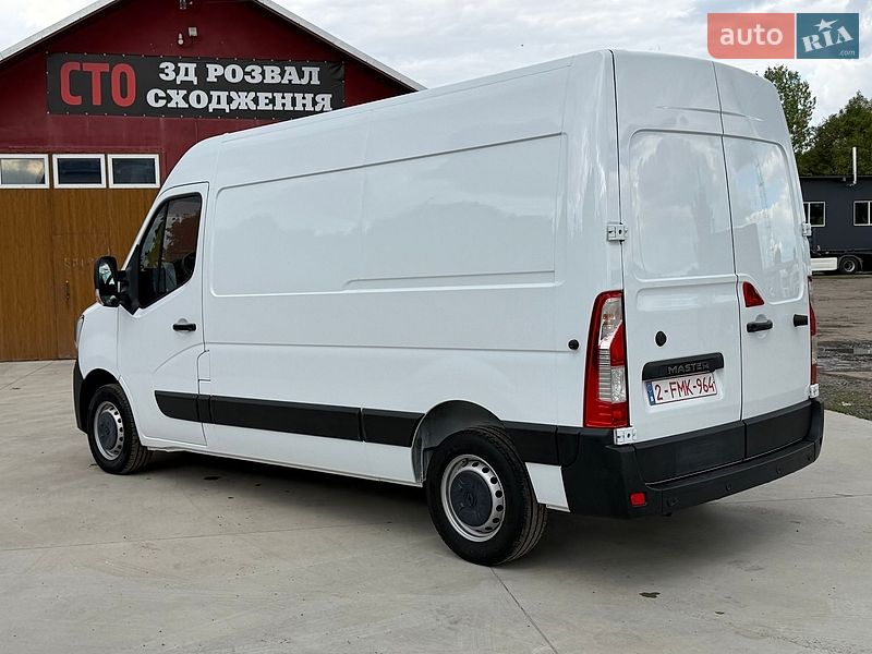 Грузовой фургон Renault Master 2023 в Млинове
