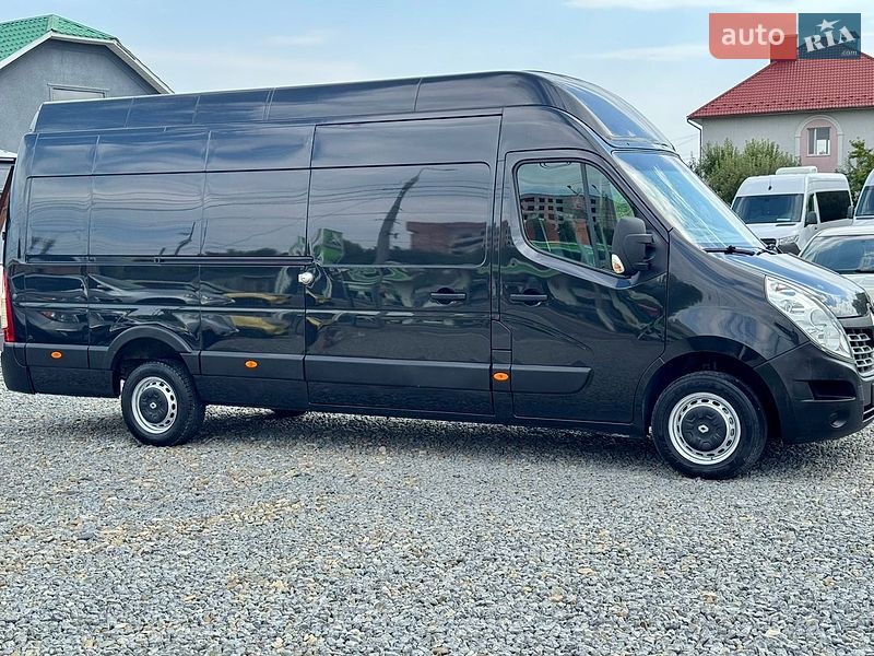 Вантажний фургон Renault Master 2016 в Чернівцях