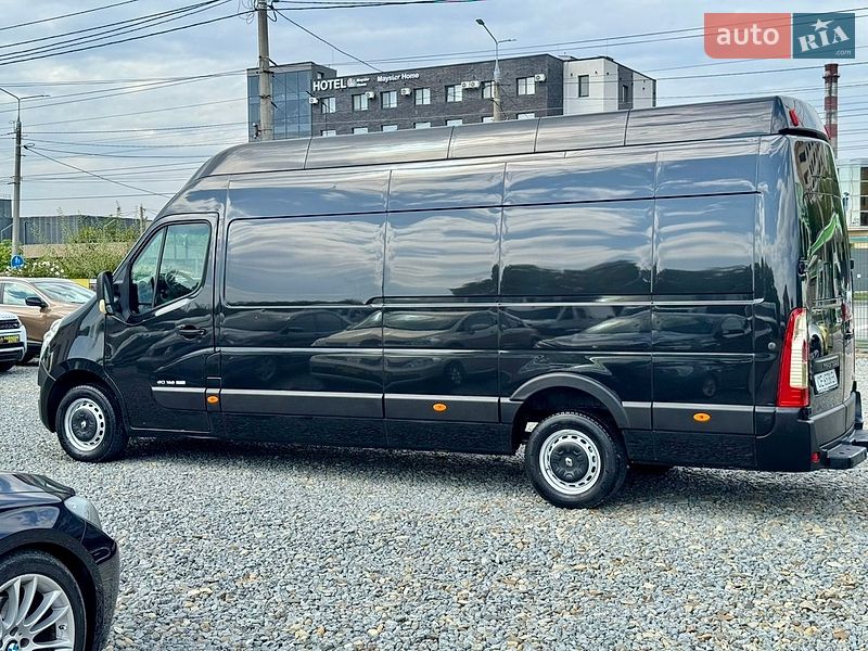Вантажний фургон Renault Master 2016 в Чернівцях