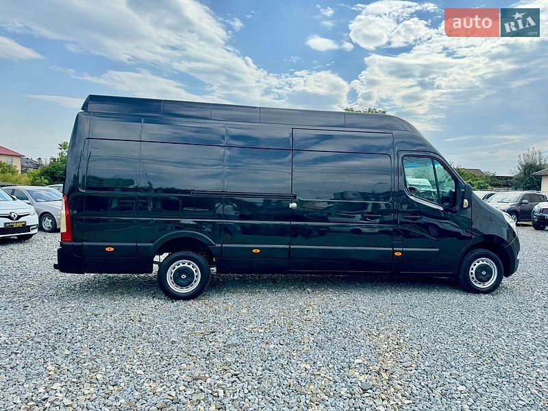 Вантажний фургон Renault Master 2016 в Чернівцях
