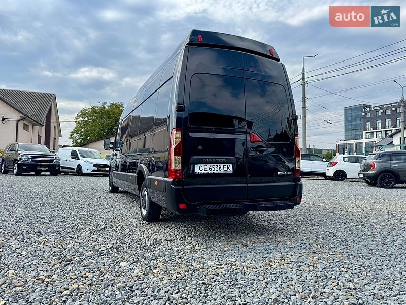 Вантажний фургон Renault Master 2016 в Чернівцях