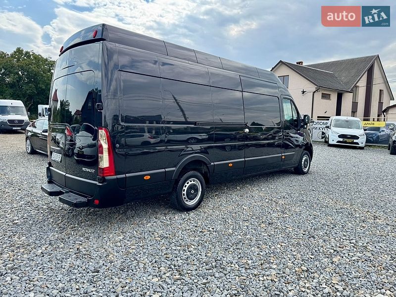 Вантажний фургон Renault Master 2016 в Чернівцях