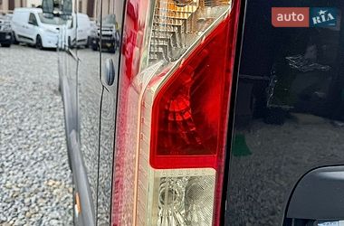 Вантажний фургон Renault Master 2016 в Чернівцях