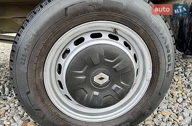 Вантажний фургон Renault Master 2016 в Чернівцях