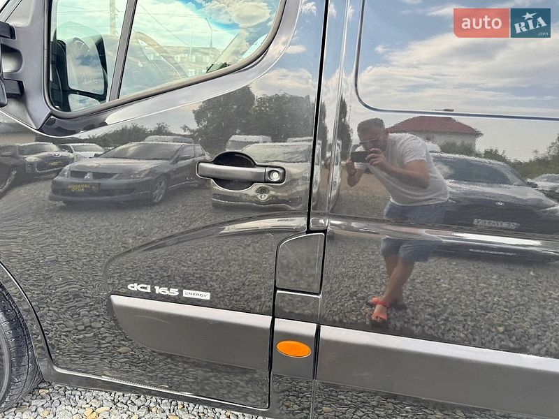 Вантажний фургон Renault Master 2016 в Чернівцях