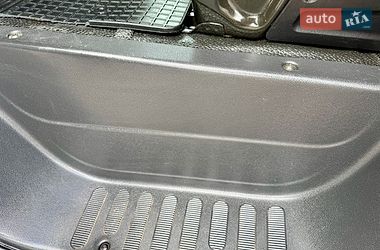 Вантажний фургон Renault Master 2016 в Чернівцях