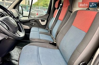Вантажний фургон Renault Master 2016 в Чернівцях