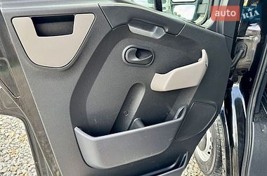 Вантажний фургон Renault Master 2016 в Чернівцях