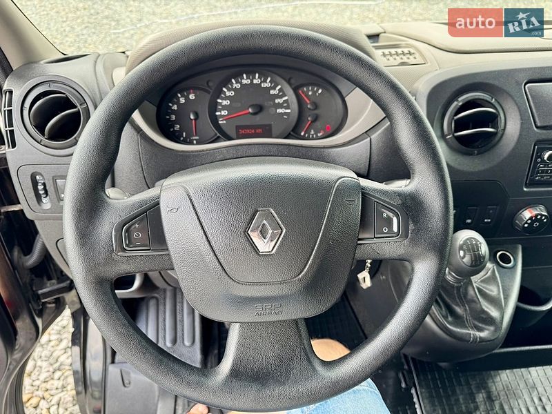 Вантажний фургон Renault Master 2016 в Чернівцях