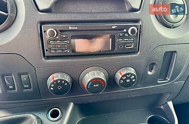 Вантажний фургон Renault Master 2016 в Чернівцях