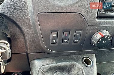 Вантажний фургон Renault Master 2016 в Чернівцях