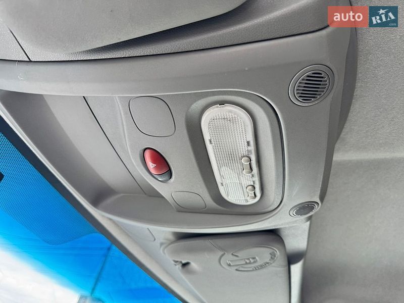 Вантажний фургон Renault Master 2016 в Чернівцях