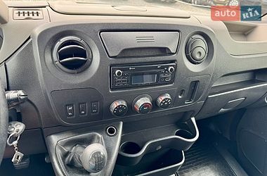Вантажний фургон Renault Master 2016 в Чернівцях