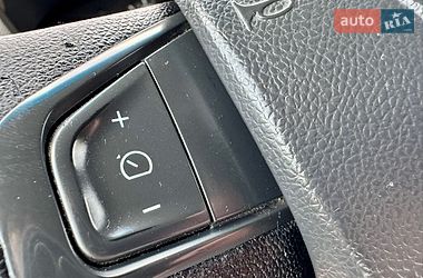 Вантажний фургон Renault Master 2016 в Чернівцях