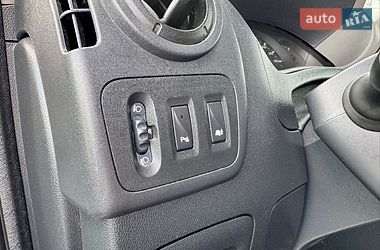 Вантажний фургон Renault Master 2016 в Чернівцях