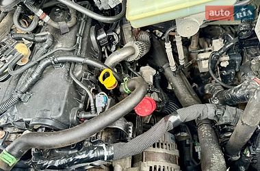 Вантажний фургон Renault Master 2016 в Чернівцях