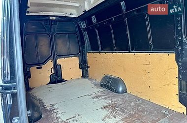 Вантажний фургон Renault Master 2016 в Чернівцях