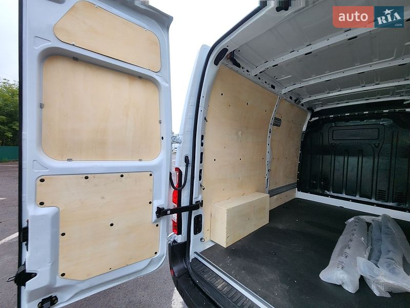 Грузовой фургон Renault Master 2022 в Дубно